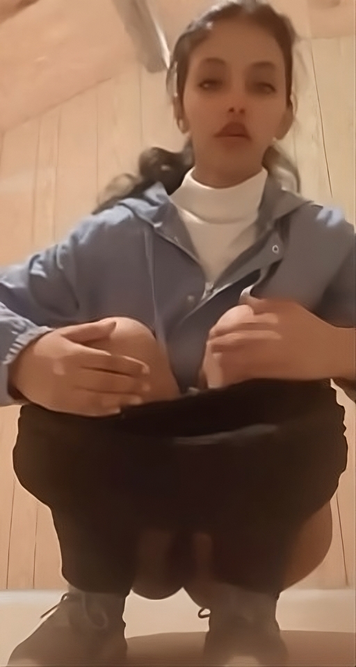 خليحه تفشخ خرم طيزها