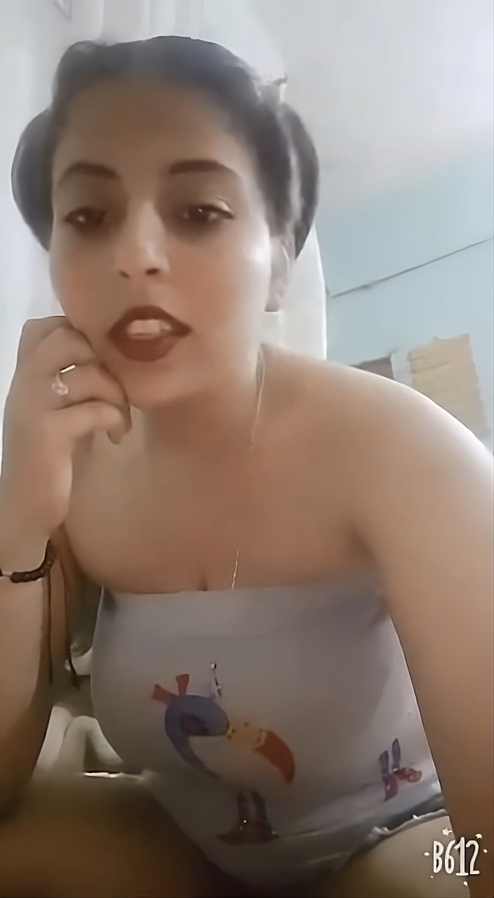 شرموطه رومانسيه تعرض بزازها