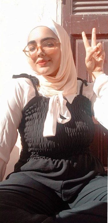 شرموطه مصريه تلعب في كسها